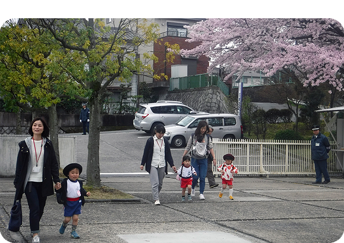 園児登園