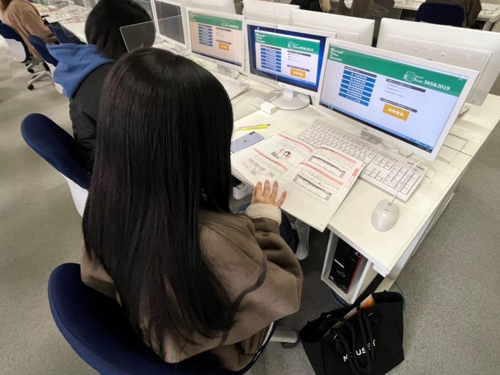 資格取得対策講座（MOS、ITパスポート）を実施しました