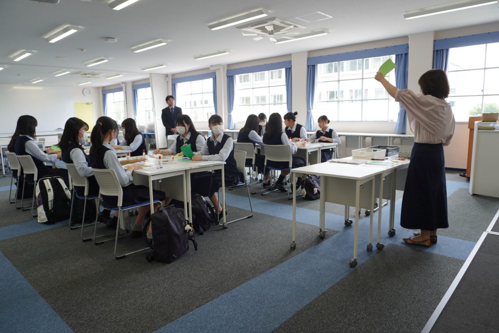 附属高校2年生を対象にした体験学習会を開催しました。